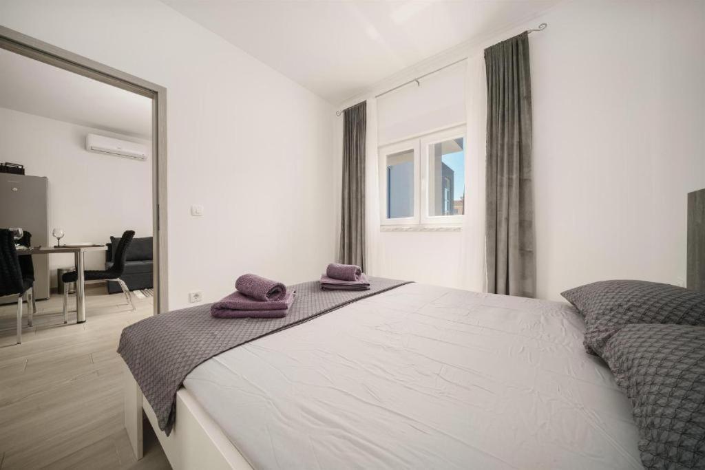 Apartments Dobrenic Водице Екстер'єр фото
