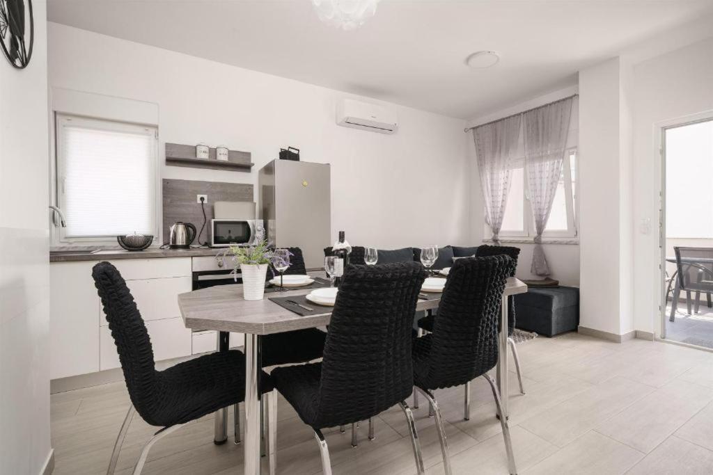 Apartments Dobrenic Водице Екстер'єр фото