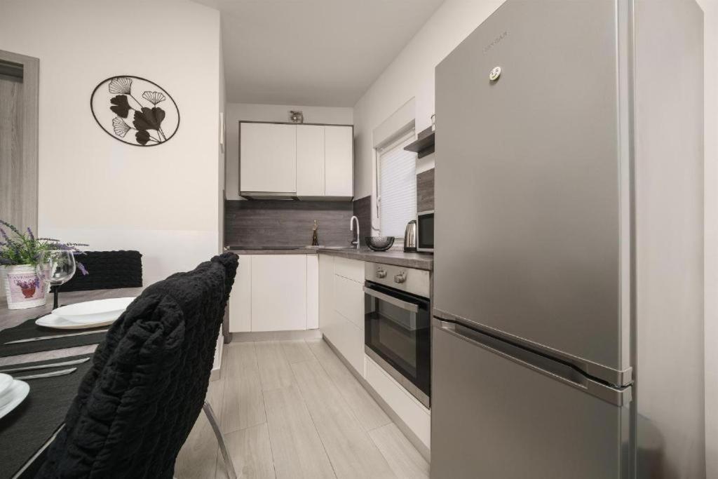 Apartments Dobrenic Водице Екстер'єр фото