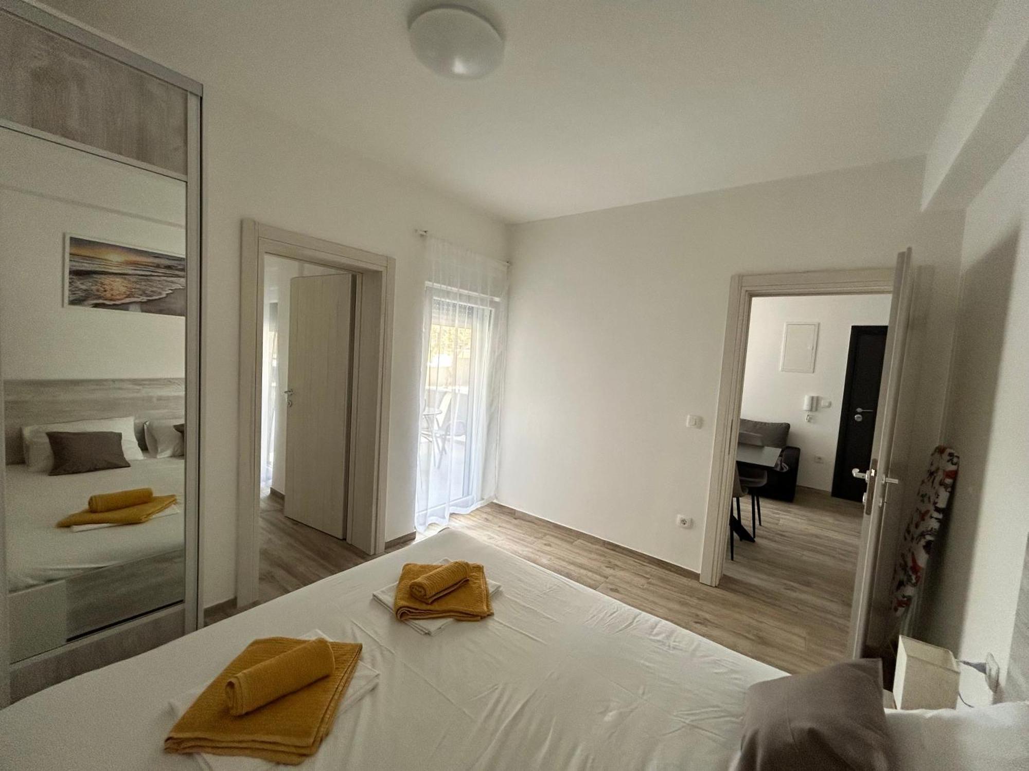 Apartments Dobrenic Водице Екстер'єр фото