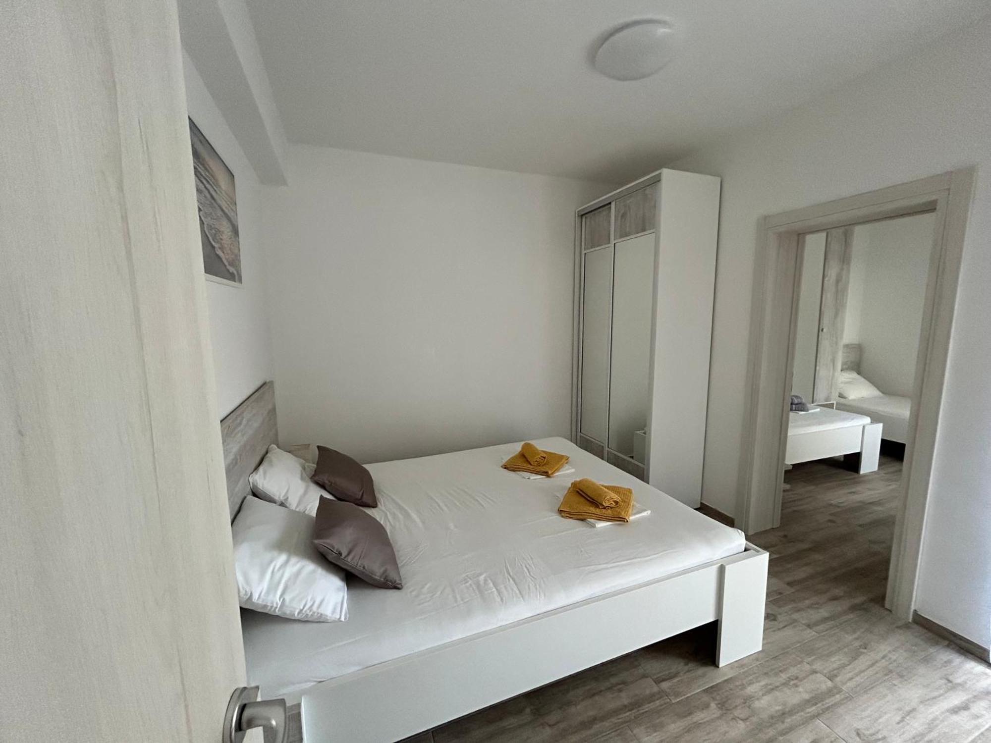 Apartments Dobrenic Водице Екстер'єр фото